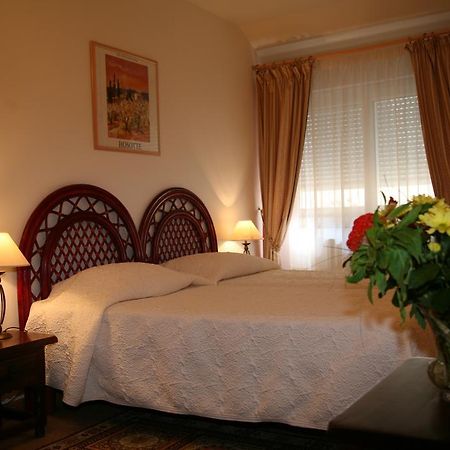 Au Bel Air Bed & Breakfast Avallon Room photo