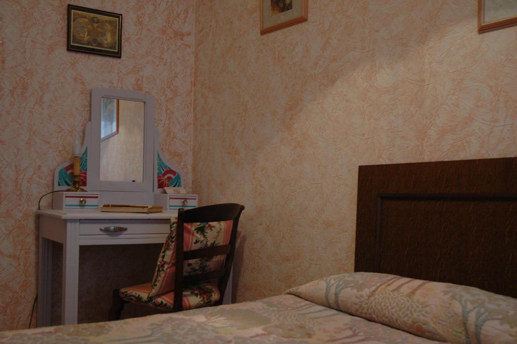 Au Bel Air Bed & Breakfast Avallon Room photo